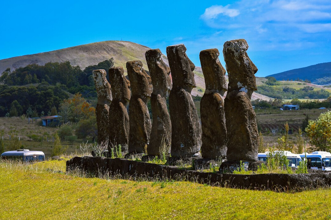 easter island moai statues